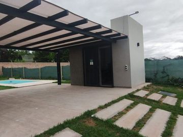 CASA EN VENTA CON PILETA VISTALBA LUJAN DE CUYO