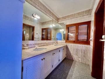EXCLUSIVA PROPIEDAD EN VENTA - CHACRAS DE CORIA