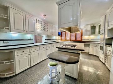 EXCLUSIVA PROPIEDAD EN VENTA - CHACRAS DE CORIA