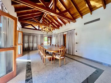 EXCLUSIVA PROPIEDAD EN VENTA - CHACRAS DE CORIA