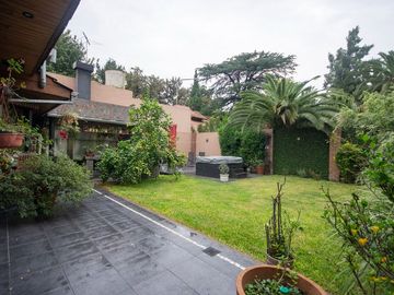 Venta Casa 6 ambientes con Jardín en el Palomar