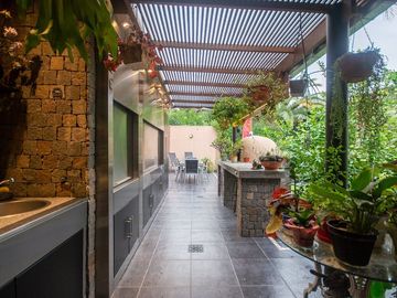 Venta Casa 6 ambientes con Jardín en el Palomar