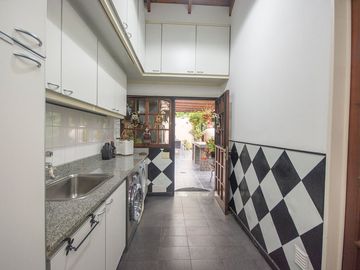 Venta Casa 6 ambientes con Jardín en el Palomar