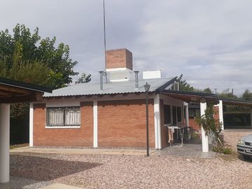 Casa, quincho y monoambiente, Las Paredes S Rafael