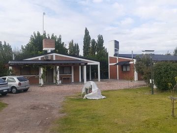 Casa, quincho y monoambiente, Las Paredes S Rafael