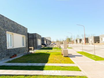 VENTA CASAS 2 DORM. LA FALDA, CIPOLLETTI