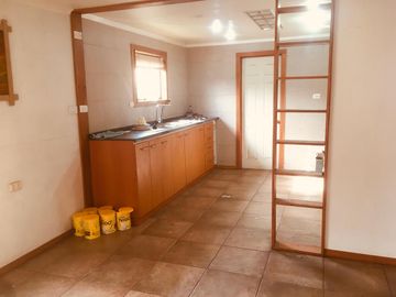 Vendo casa en el centro de Quillota, amplio patio.