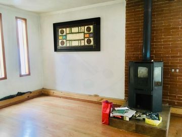 Vendo casa en el centro de Quillota, amplio patio.