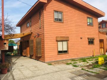 Vendo casa en el centro de Quillota, amplio patio.