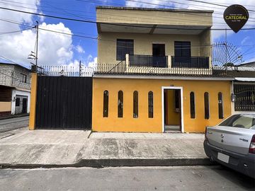 Casa de venta en En la Ciudad de Machala - Av. Los Ceibos  – código:21720