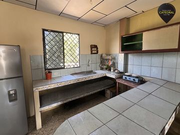 Casa de venta en En la Ciudad de Machala - Av. Los Ceibos  – código:21720