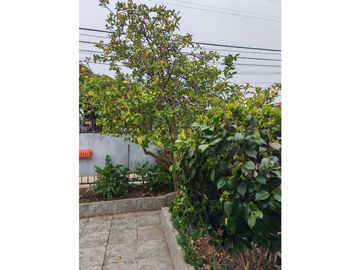 VENDE LINDA Y AMPLIA CASA EN MIRAFLORES ALTO
