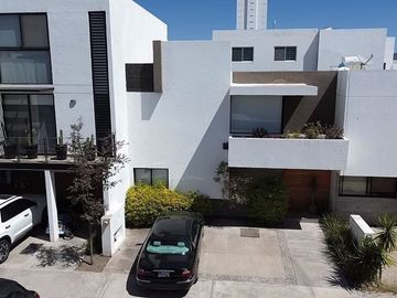 Venta de casa en hacienda Juriquilla. 11