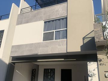 Casa seminueva Apodaca Acanto Residencial