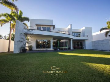 Casa en Venta en Las Lomas Club de Golf