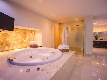 Casa en Venta en Las Lomas Club de Golf
