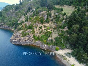 ¡Oportunidad! Exclusivo terreno con 160 mt orilla de lago