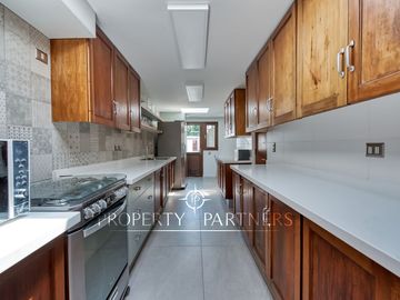 Casa Remodelada 4D + Escritorio + Sala de Estar | Piscina | Excelente Ubicación