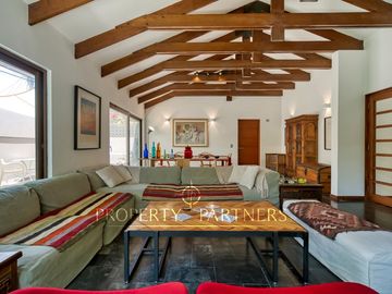 Casa Remodelada 4D + Escritorio + Sala de Estar | Piscina | Excelente Ubicación
