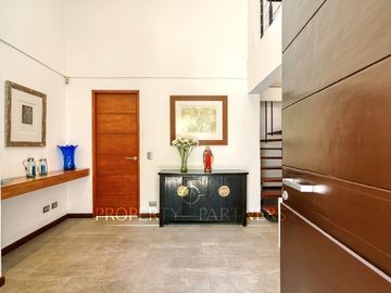 Casa Remodelada 4D + Escritorio + Sala de Estar | Piscina | Excelente Ubicación