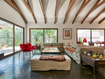 Casa Remodelada 4D + Escritorio + Sala de Estar | Piscina | Excelente Ubicación