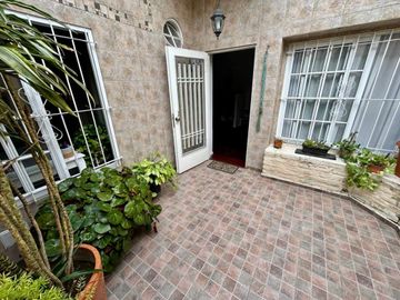 PH 3 Ambientes con Patio y Terraza Propia. Sin Expensas