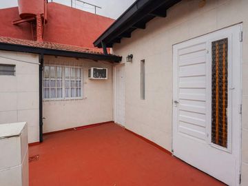 PH 3 Ambientes con Patio y Terraza Propia. Sin Expensas