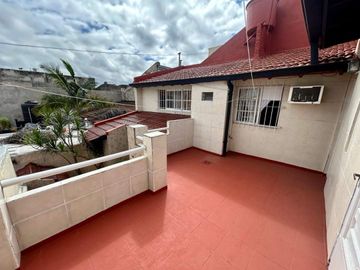 PH 3 Ambientes con Patio y Terraza Propia. Sin Expensas