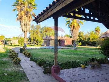 Parcela con amplio terreno en Peñaflor