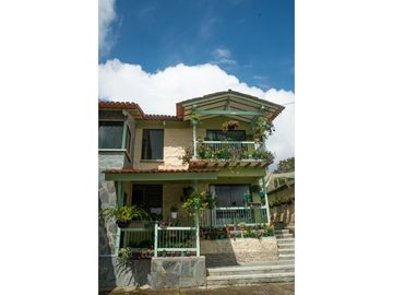 VENDO CASA CAMPESTRE 2.100 m2 EN CIRCASIA QUINDIO