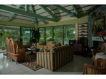VENDO CASA CAMPESTRE 2.100 m2 EN CIRCASIA QUINDIO