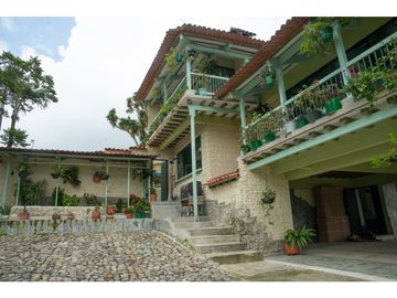 VENDO CASA CAMPESTRE 2.100 m2 EN CIRCASIA QUINDIO