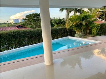 VENTA CASA CON PISCINA PRIVADA EN CONJUNTO CERRADO CERRITOS PEREIRA