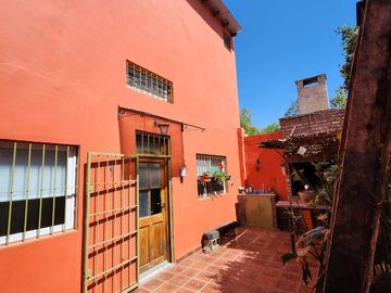 Venta CASA de 2 dormitorios, patio, terraza. Beccar