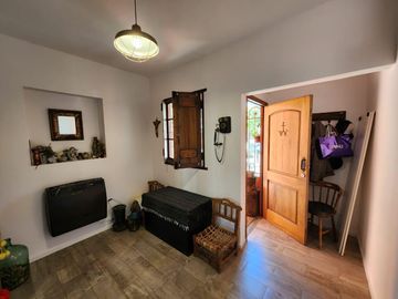 Venta CASA de 2 dormitorios, patio, terraza. Beccar