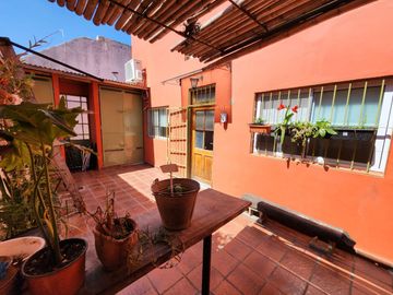 Venta CASA de 2 dormitorios, patio, terraza. Beccar