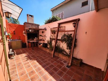 Venta CASA de 2 dormitorios, patio, terraza. Beccar
