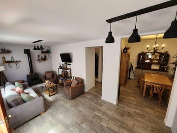 Venta CASA de 2 dormitorios, patio, terraza. Beccar