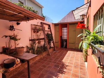 Venta CASA de 2 dormitorios, patio, terraza. Beccar