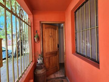 Venta CASA de 2 dormitorios, patio, terraza. Beccar