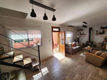 Venta CASA de 2 dormitorios, patio, terraza. Beccar