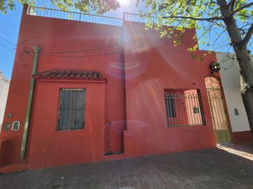 Venta CASA de 2 dormitorios, patio, terraza. Beccar