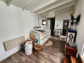 Venta CASA de 2 dormitorios, patio, terraza. Beccar
