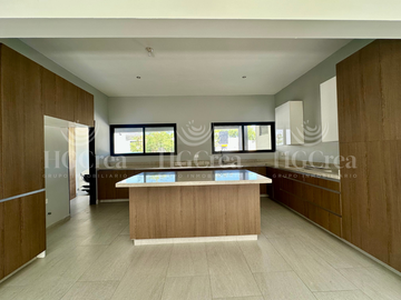 CASA EN VENTA  EN CARRETERA NACIONAL