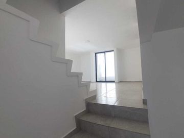 CASA EN VENTA CON SEGURIDAD EN LOMAS DE VALLE DORADO, TLALNEPANTLA DE BAZ