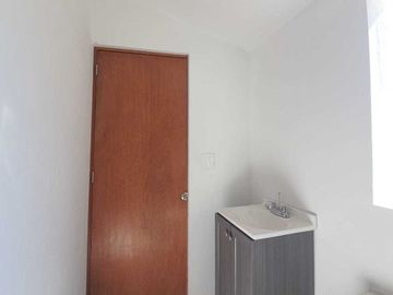 CASA EN VENTA CON SEGURIDAD EN LOMAS DE VALLE DORADO, TLALNEPANTLA DE BAZ