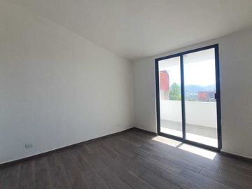 CASA EN VENTA CON SEGURIDAD EN LOMAS DE VALLE DORADO, TLALNEPANTLA DE BAZ