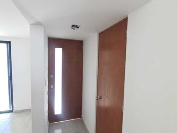 CASA EN VENTA CON SEGURIDAD EN LOMAS DE VALLE DORADO, TLALNEPANTLA DE BAZ