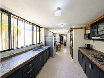 Se vende casa independiente en Villa Santos