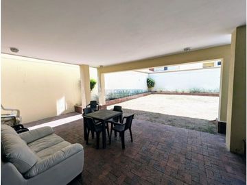 Se vende casa independiente en Villa Santos